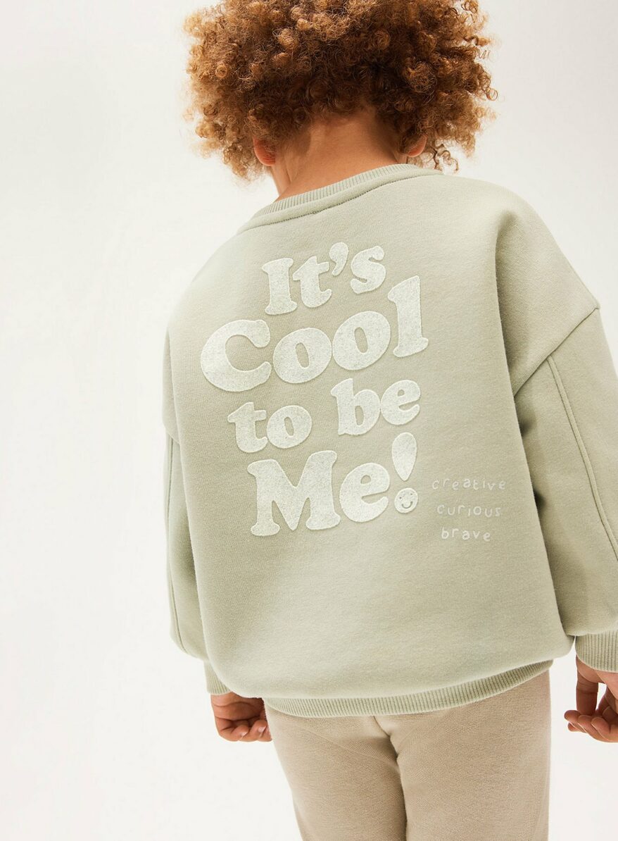 Unisex Green Ribbed Leggings and Sweatshirt Outfit